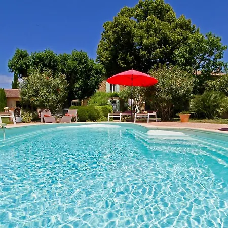 Guest house Fontaine Des Magnarelles 2*