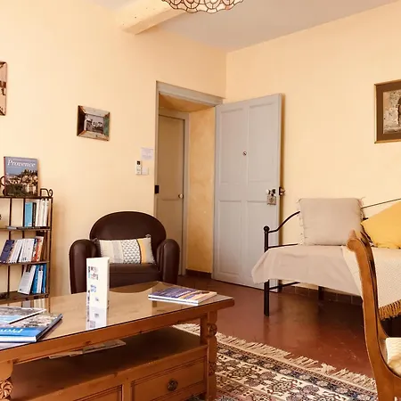 Fontaine Des Magnarelles Guest house