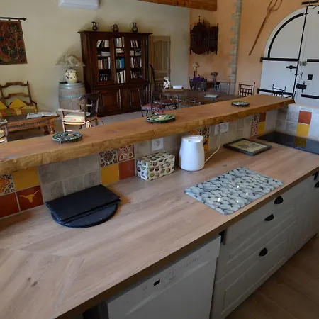 Fontaine Des Magnarelles Guest house 2*